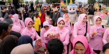 Sambut Ramadan, TK Kemala Bhayangkari Polres Batang Berbagi Takjil dengan Masyarakat