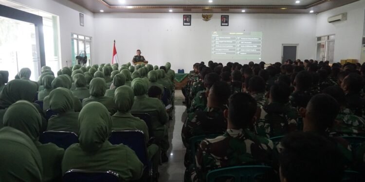 Terima Kasih atas Pengabdian Babinsa, Dandim Berikan Jam Komandan Kepada Anggota Dan Persit
