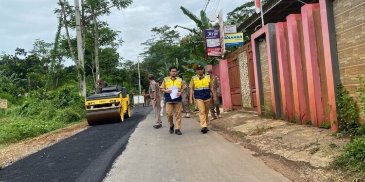 Jawab Keluhan Masyarakat, Bupati Batang Pastikan Jalan Berlubang dan Jembatan Rusak Diperbaiki