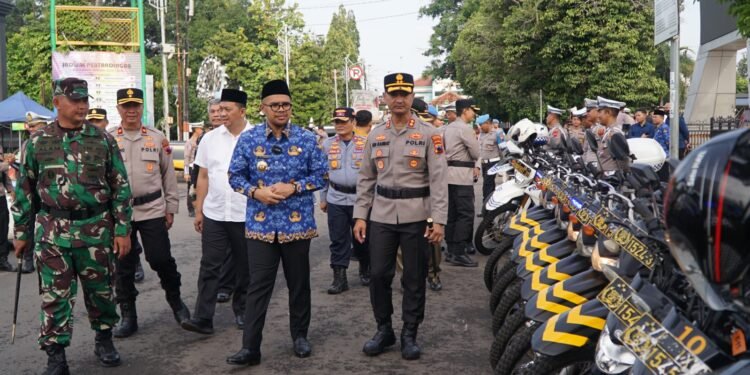 Mudik Aman, Keluarga Nyaman”: Polri-TNI Bersama Stakeholder di Batang Gelar Operasi Ketupat Candi 2025