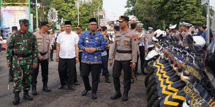 Mudik Aman, Keluarga Nyaman”: Polri-TNI Bersama Stakeholder di Batang Gelar Operasi Ketupat Candi 2025