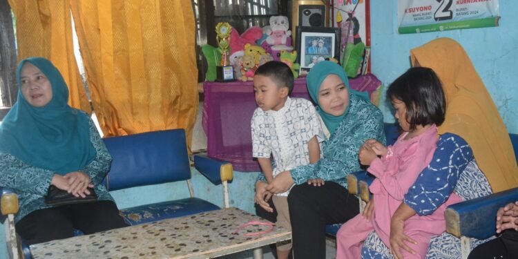 Peringati HUT Batang Ke-59, Pemkab Batang Lakukan Anjangsana dan Bhakti Sosial