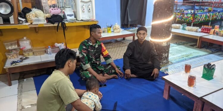 Untuk Menjaga Kamtibmas Di Bulan Suci Ramadhan Babinsa Koramil 05/Reban Laksanakan Patroli Malam