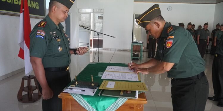 Dandim 0736/Batang Pimpin Sertijab Danramil dan Perwira Staf