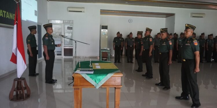 Dandim 0736/Batang Pimpin Sertijab Danramil dan Perwira Staf