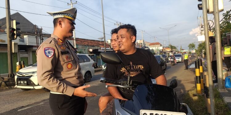 Aksi Polisi Humanis di Batang: Tilang? Enggak! Mereka Pilih Edukasi Pakai Cara Unik Ini