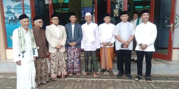 Dandim Batang Bersama Forkopimda Laksanakan Sholat Idul Fitri 1446 H di Masjid Agung