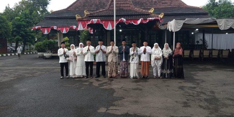 Dandim Batang Bersama Forkopimda Laksanakan Sholat Idul Fitri 1446 H di Masjid Agung