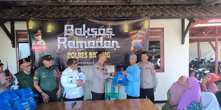 Polres Batang Gelar Baksos Ramadan 1446 H di Polsek Tersono