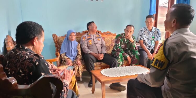 Kapolsek Bawang dan Muspika Koordinasi Pemulangan TKW yang Terlantar di Malaysia