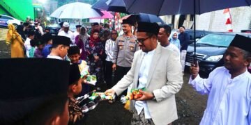 Tarling Perdana, Bupati dan Wakil Bupati Batang Bagikan Susu dan Alat Tulis Ke Anak