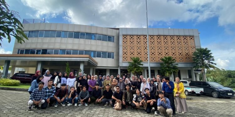 Jadi Dosen Tamu, Sekda Batang Tanamkan Pendidikan Antikorupsi