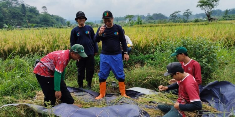 Berkah Ramadhan Koramil 12/Tulis Berbagi Tajil Untuk Berbuka Puasa