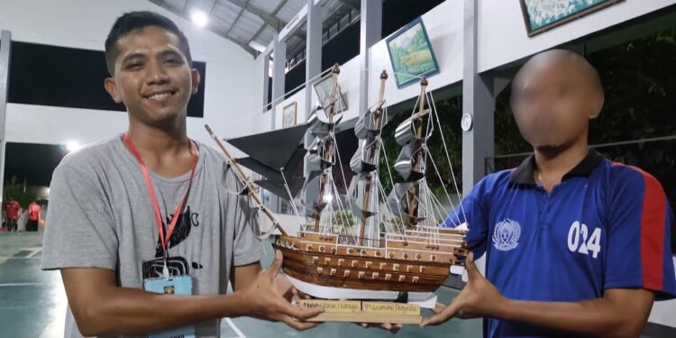 Isi Kegiatan Ramadan, WBP Lapas Batang Buat Kapal Pinisi