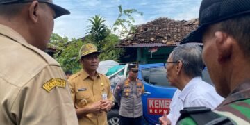 Wakil Bupati Batang Gerak Cepat, Berikan Bantuan 60 Rumah Terdampak Bencana Puting Beliung