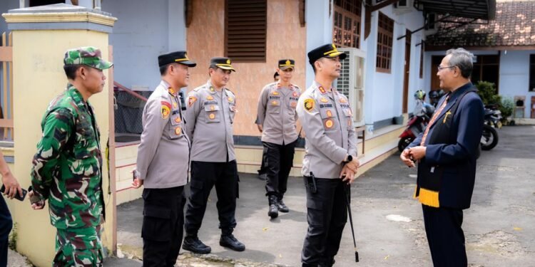 Kapolres Batang Turun Langsung Pantau Pengamanan Gereja Saat Peringatan Wafat Isa Almasih