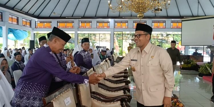 Jelang Pemberangkatan Calhaj, Bupati Batang Beri Wejangan Khusus