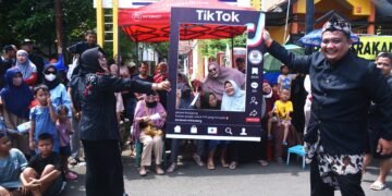 Ajak Warga Bijak Bermedsos, Diskominfo Batang Tampilkan Replika Medsos