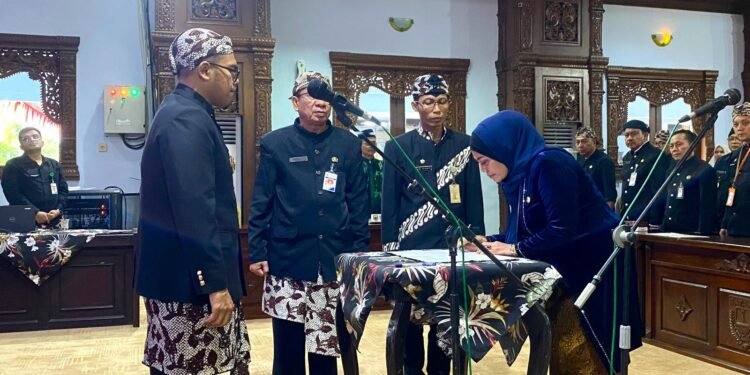 Dilantik Pj Sekda Batang, Sri Purwaningsih Diminta Menangani Efisiensi Anggaran