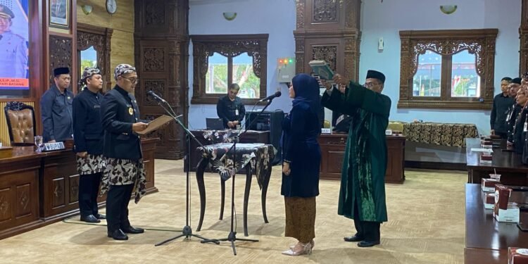 Dilantik Pj Sekda Batang, Sri Purwaningsih Diminta Menangani Efisiensi Anggaran