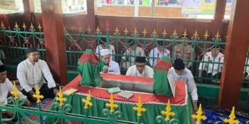 Ziarah Makam, Bupati Batang Minta ASN Bercermin Perjuangan Kyai Mandurorejo