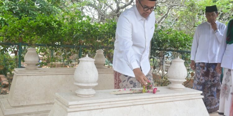 Ziarah Astana Pasekaran, Bupati Batang Ajak Gen Z tak Lupakan Sejarah