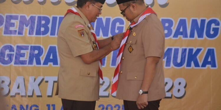 Dikukuhkan Kamabicab, Bupati Batang Upayakan Penguatan Fondasi Kepramukaan