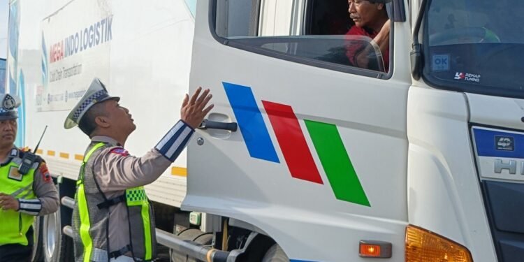 Jaga Kenyamanan, Dishub Batang Alihkan Truk Sumbu Tiga ke Tol