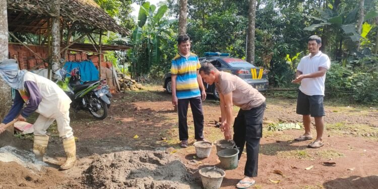 Peduli Sesama, Polres Batang Renovasi Rumah Nenek Sebatang Kara di Kaliwareng