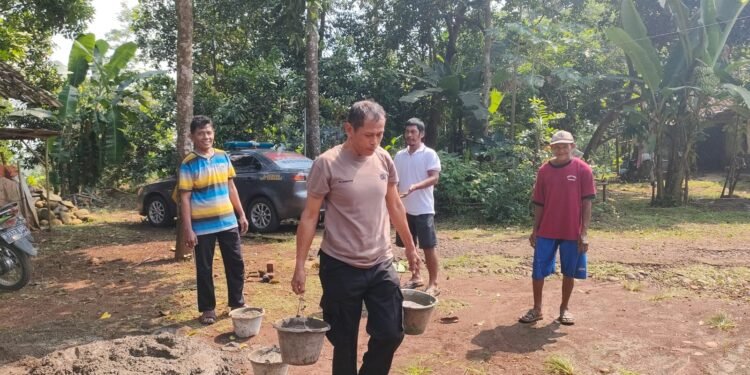 Peduli Sesama, Polres Batang Renovasi Rumah Nenek Sebatang Kara di Kaliwareng