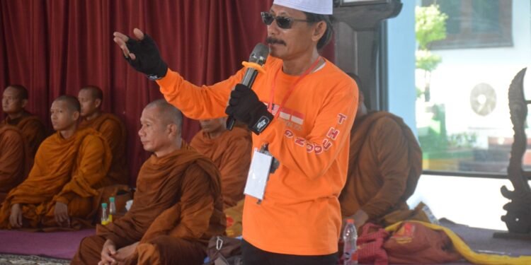 Tiba di Batang, 36 Biksu Disambut Wakil Bupati Saat Ritual Thudon