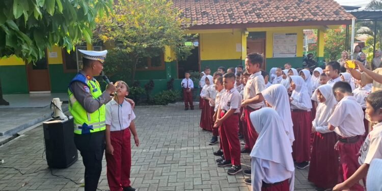 Pendidikan Tata Tertib Berlalu Lintas untuk Masyarakat: Peningkatan Kesadaran Keamanan Berkendara
