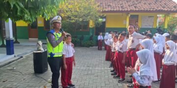 Pendidikan Tata Tertib Berlalu Lintas untuk Masyarakat: Peningkatan Kesadaran Keamanan Berkendara