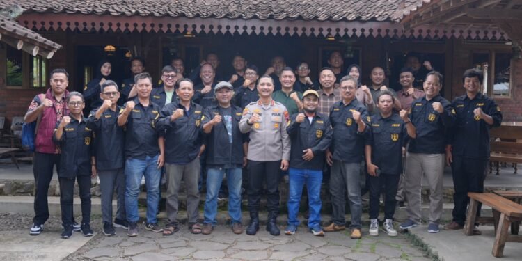 Kapolres Batang Kukuhkan FWPB, Perkuat Sinergi Polri dan Pers di Era Society 5.0