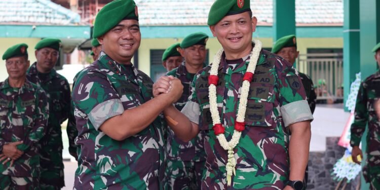 Tradisi Pedang Pora Iringi Pisah Sambut Dandim 0736/Batang