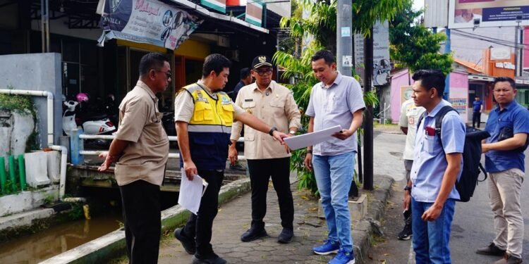 Ingin Tata Kota Bagus, Bupati Batang Bangun Trotoar Sistem Pengaturan Kabel Bawah Tanah