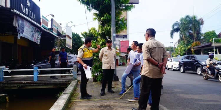 Ingin Tata Kota Bagus, Bupati Batang Bangun Trotoar Sistem Pengaturan Kabel Bawah Tanah