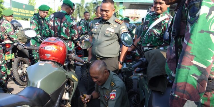 Dandim 0736/Batang Cek Langsung Kondisi, dan Kelengkapan Kendaraan Dinas Anggota