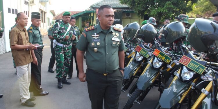 Dandim 0736/Batang Cek Langsung Kondisi, dan Kelengkapan Kendaraan Dinas Anggota
