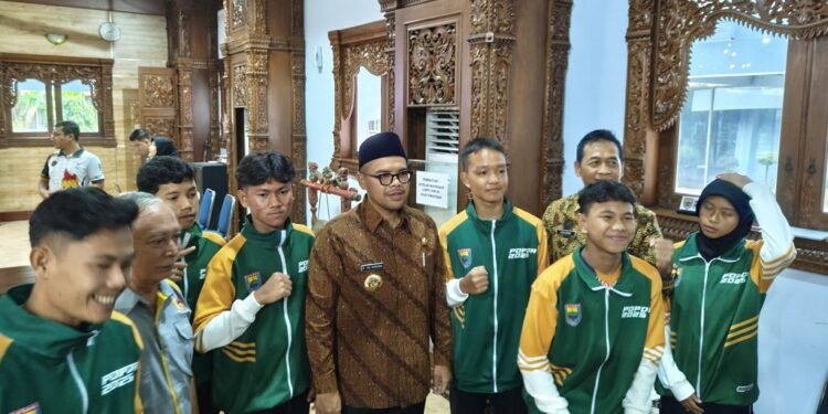 Bupati Batang Minta, Anak-anak Jangan Dibebani Target