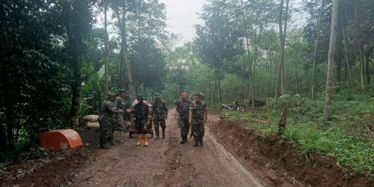 Tim Wasev Korem 071/Wijaya Kusuma Tinjau TMMD Sengkuyung Tahap II Kodim 0736/Batang TA 2025.