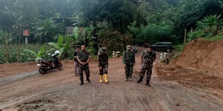 Tim Wasev Korem 071/Wijaya Kusuma Tinjau TMMD Sengkuyung Tahap II Kodim 0736/Batang TA 2025.