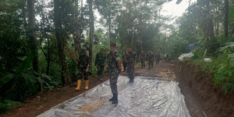 Tim Wasev Korem 071/Wijaya Kusuma Tinjau TMMD Sengkuyung Tahap II Kodim 0736/Batang TA 2025.