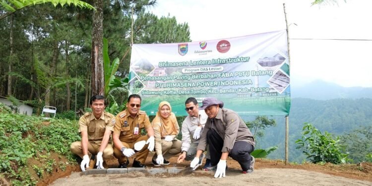 Peduli DAS Lestari, Bhimasena Resmikan Paving Berbahan FABA PLTU Batang di Desa Tombo