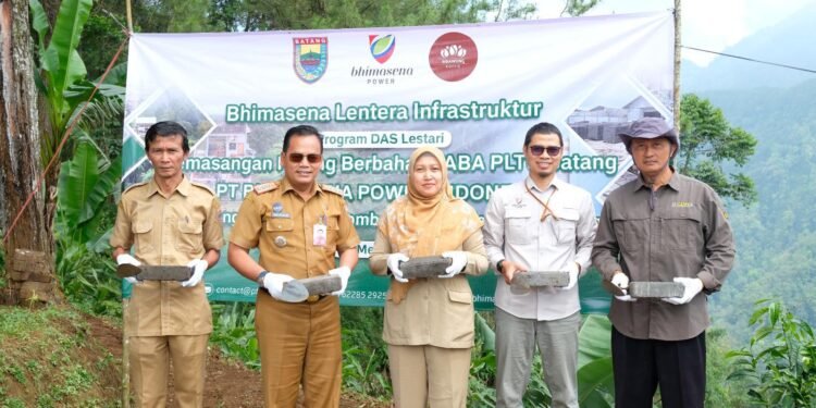 Peduli DAS Lestari, Bhimasena Resmikan Paving Berbahan FABA PLTU Batang di Desa Tombo