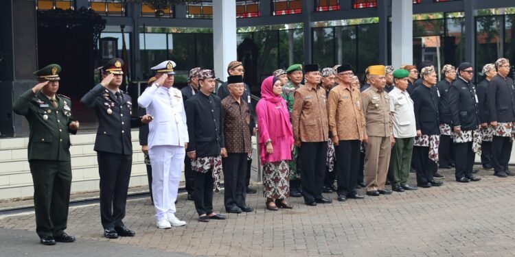 Dandim 0736/Batang Hadiri Upacara Hari Lahir Pancasila di Halaman Pendopo Kabupaten Batang