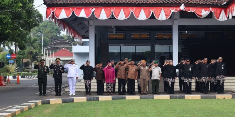 Dandim 0736/Batang Hadiri Upacara Hari Lahir Pancasila di Halaman Pendopo Kabupaten Batang