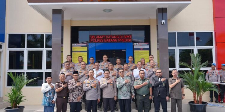 Kapolda Jateng Resmikan Gedung SPKT Polres Batang, Tekankan Layanan Prima dan Disiplin Personel