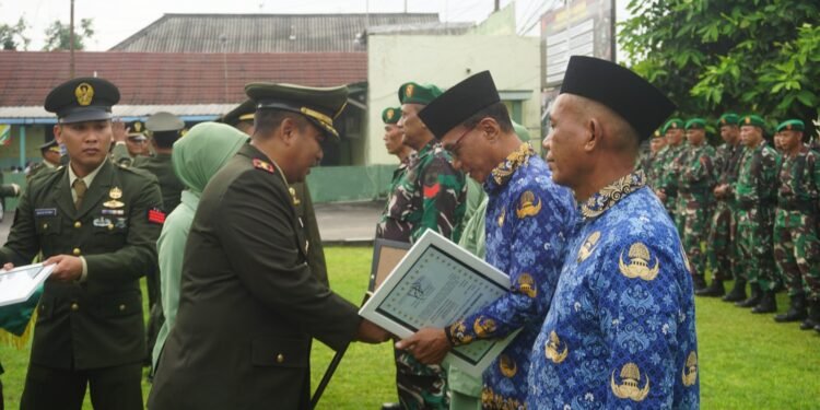 Dandim 0736 Batang Lepas Anggota Pindah satuan Dan Wisuda Purnawira