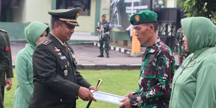Dandim 0736 Batang Lepas Anggota Pindah satuan Dan Wisuda Purnawira